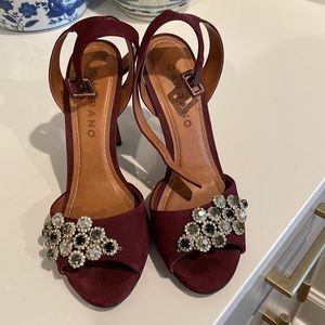 Carrano burgundy suede heels size 8
